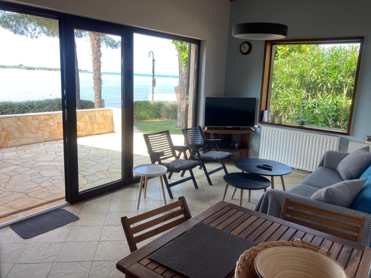 Karigador Beach House Eksteriør bilde