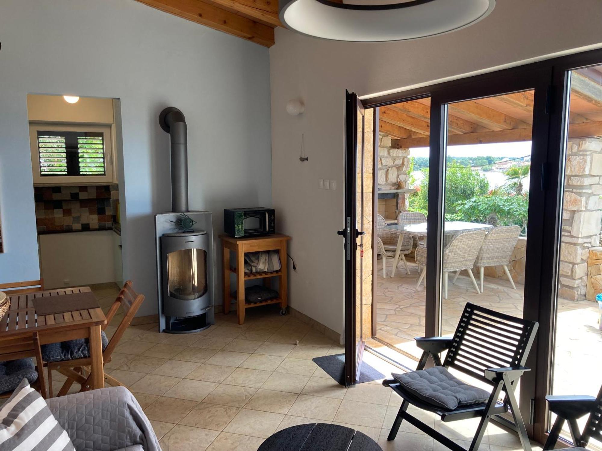 Karigador Beach House Eksteriør bilde