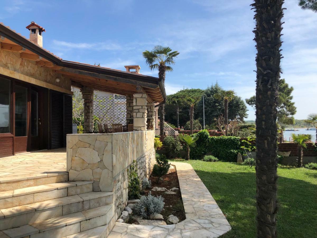 Karigador Beach House Eksteriør bilde